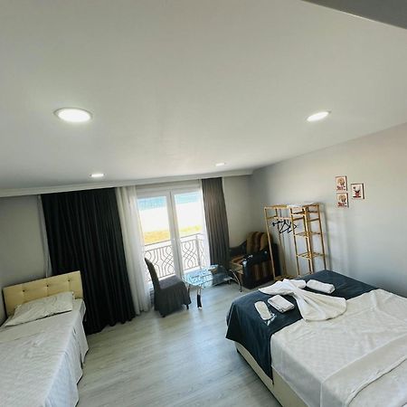 Holiday Beach Hotel Arnavutkoy Bagian luar foto